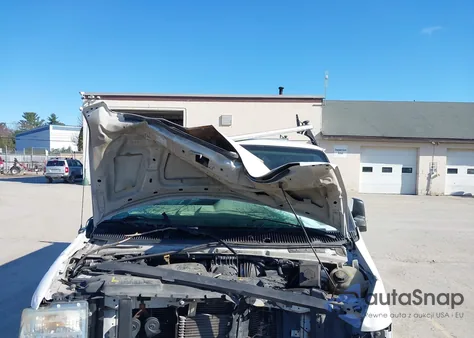 2010 Ford E-250 Commercial/Recreational из США, поврежденный, VIN 1FTNE2EW0ADA38872